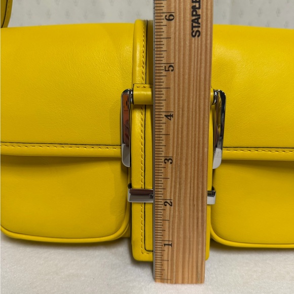 Michael Kors MICHAEL MICHAEL KORS
Colby Medium Leather Shoulder Bag - Picture 14 of 16